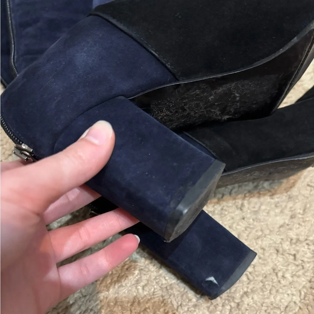 ๐ฅSOLD๐ฅ
Elegant Women's Knee-High Boots in Black and Blue - Picture 7 of 14